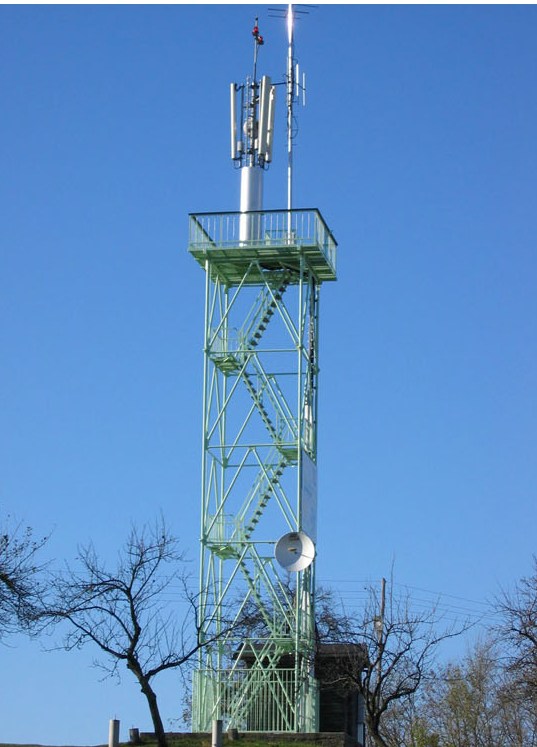 Razgledni stolp na Gomil s Turistinim domom